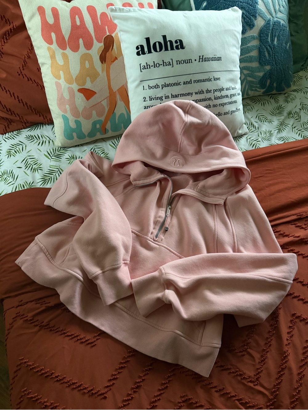 Strawberry Milkshake Lululemon Scuba Crop